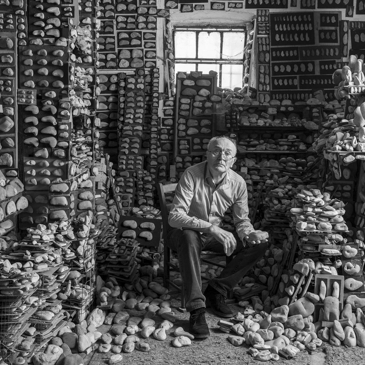 El hombre que coleccionaba piedras